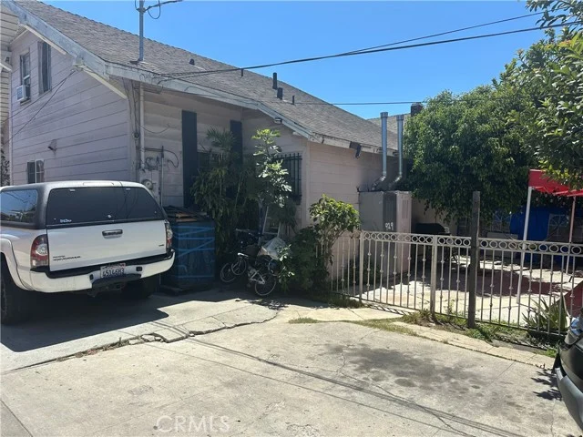927 W 48th Street photo 4