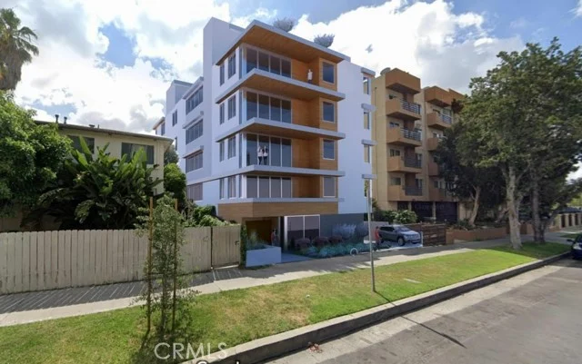 350 N Hayworth Avenue photo 4