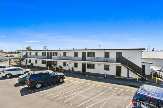 8717 Avalon photo 4
