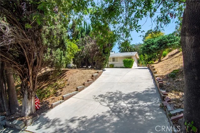 5614 Oso Avenue photo 2