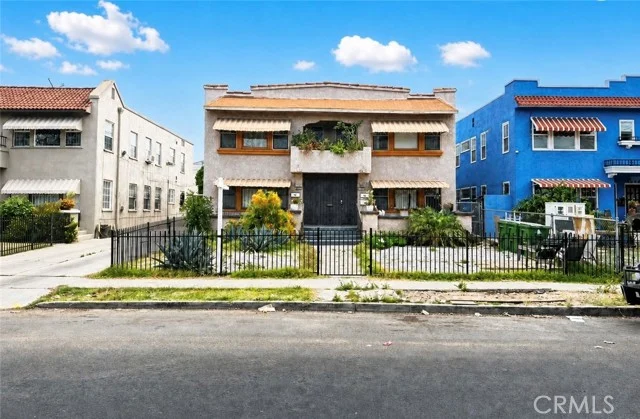 3110 Raymond Ave photo 2