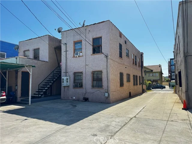 3110 Raymond Ave photo 4