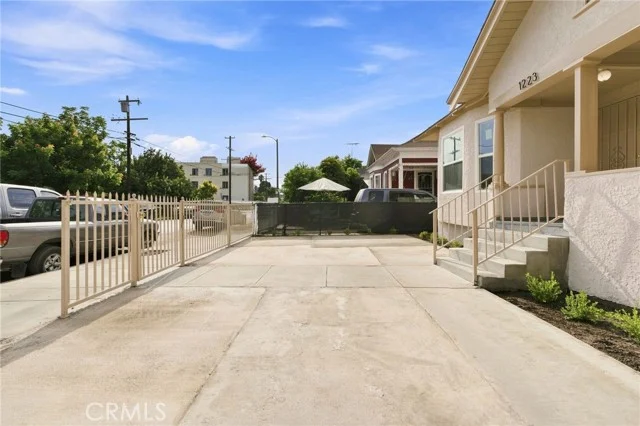1223 E 35th photo 2