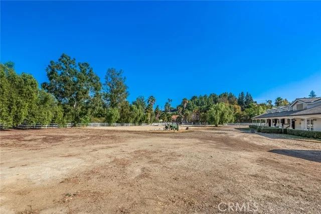 5547 PARADISE VALLEY Road photo 4