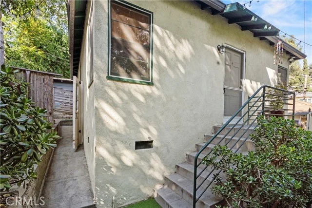 2051 Lake Shore photo 5