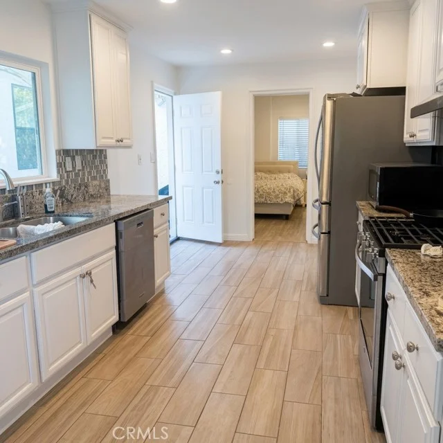 22522 Clarendon photo 2