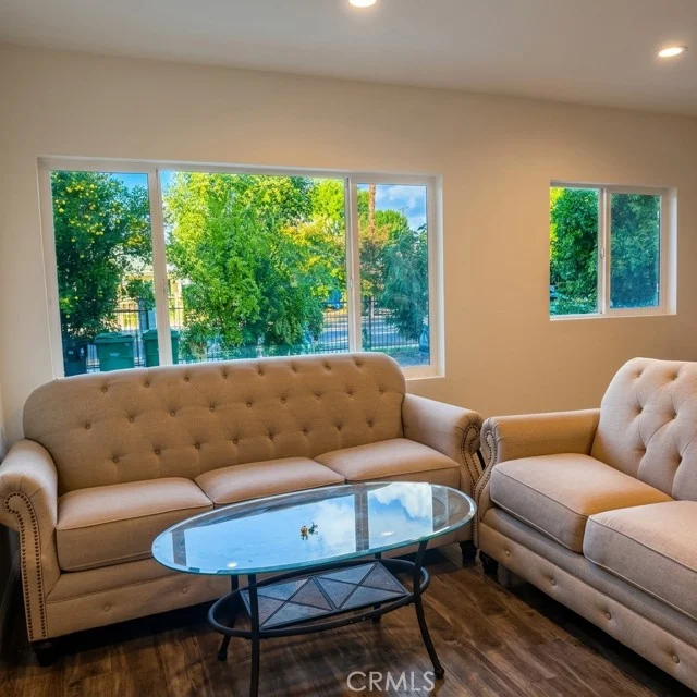 22522 Clarendon photo 3