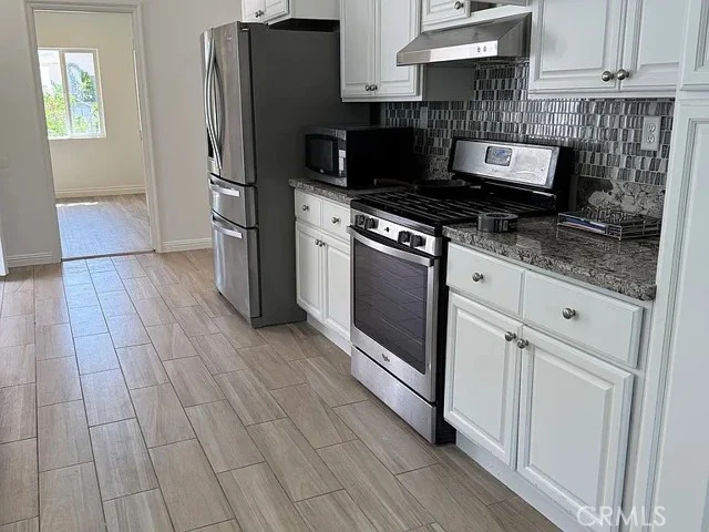 22522 Clarendon photo 4