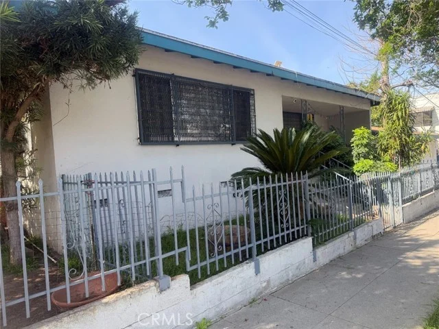 2468 W Avenue 32 photo 3