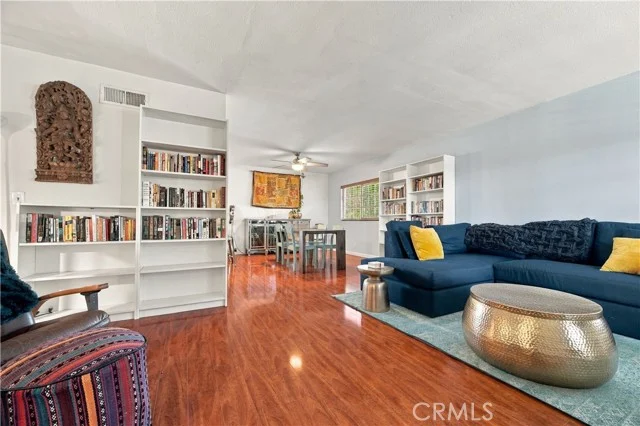 1545 W Jefferson photo 2
