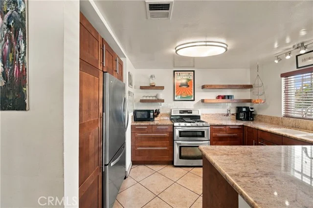 1545 W Jefferson photo 5