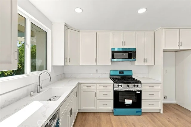 6324 Tampa Avenue photo 4