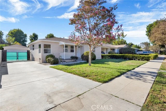 6643 Colbath Avenue photo 2