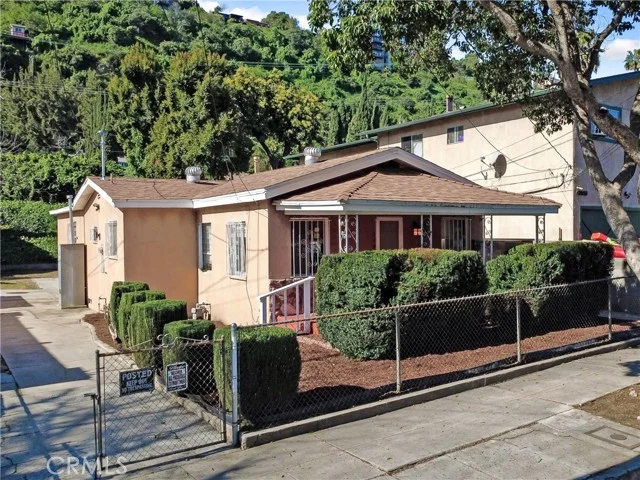 240 N Avenue 49 photo 1