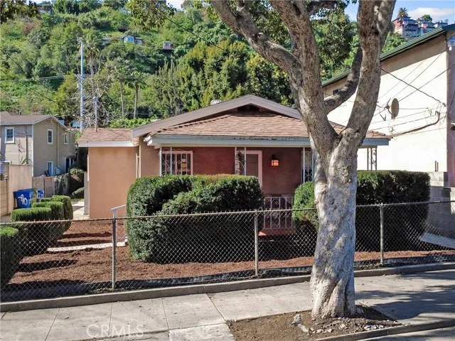 240 N Avenue 49 photo 2