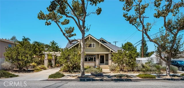 323 E Bixby photo 1