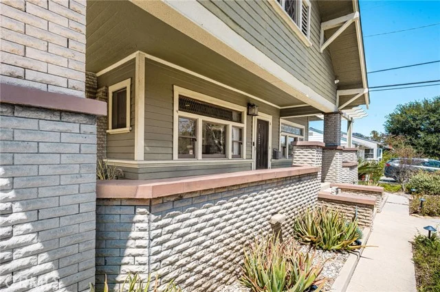 323 E Bixby photo 5