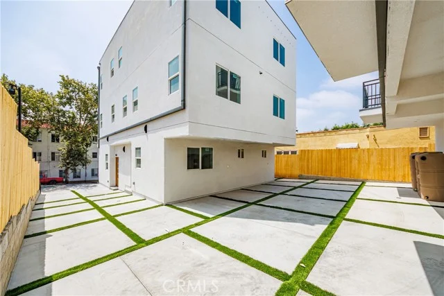 4511 Rosewood Avenue photo 3