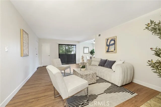 5252 Agnes #2 photo 2