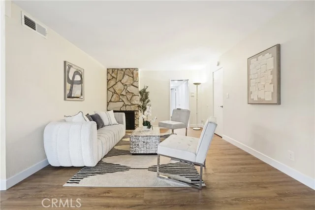 5252 Agnes #2 photo 3