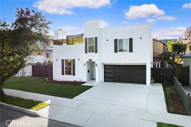 1081 Loma Avenue photo 2
