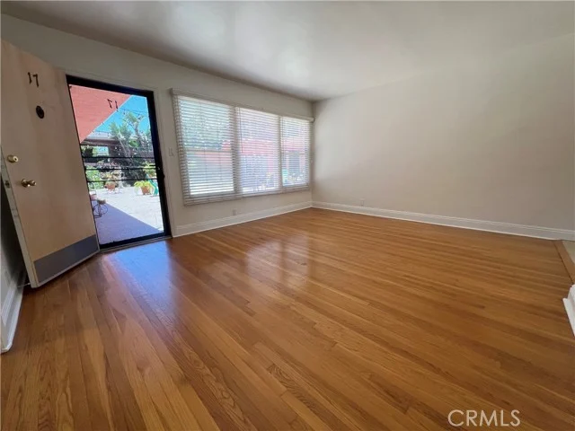 1023 E 1st #17 photo 4