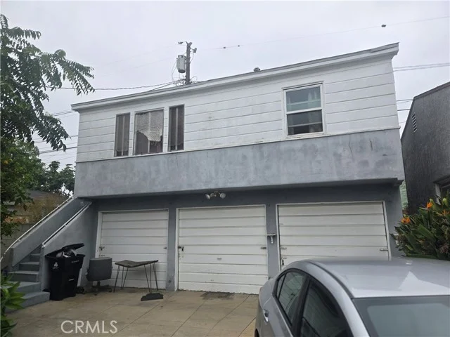 555 W 43rd photo 2