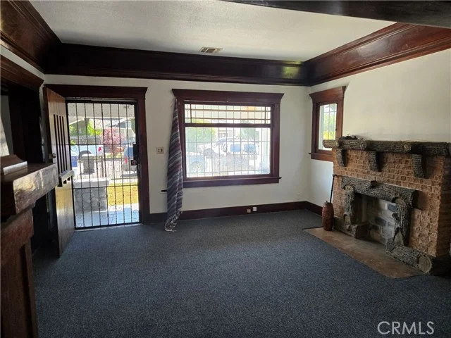 555 W 43rd photo 4