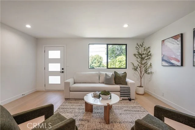 3560 Lavell photo 4