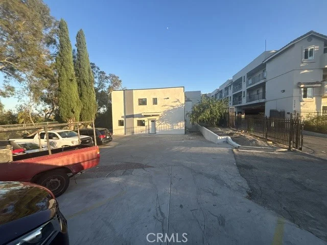 5210 Oakland photo 2