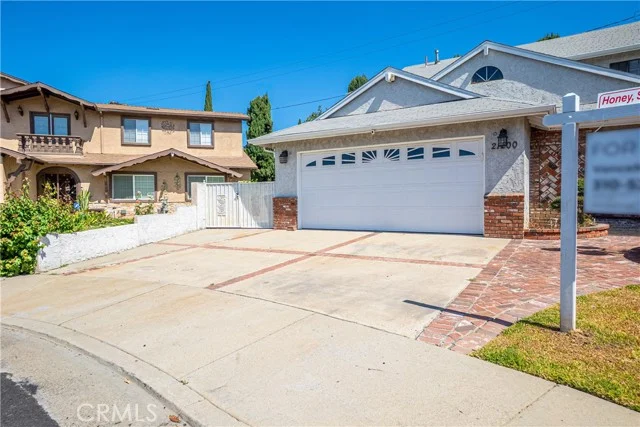 21200 Oakfort Avenue photo 2