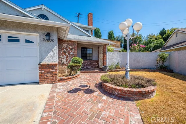 21200 Oakfort Avenue photo 3