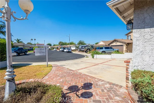 21200 Oakfort Avenue photo 4