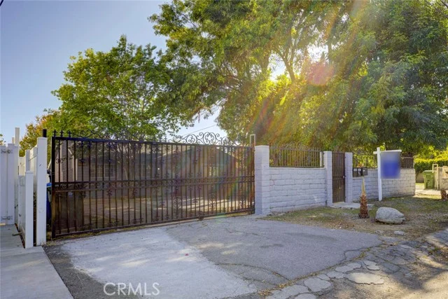 14918 Wyandotte photo 5