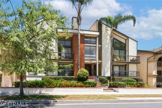 14159 Riverside Drive #103, Sherman Oaks