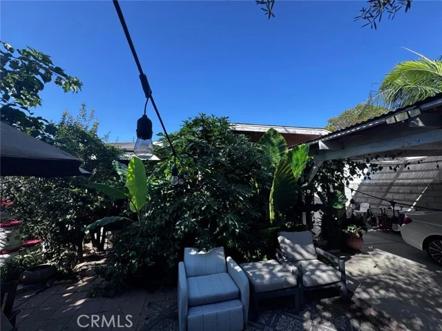 1653 W 68th photo 2