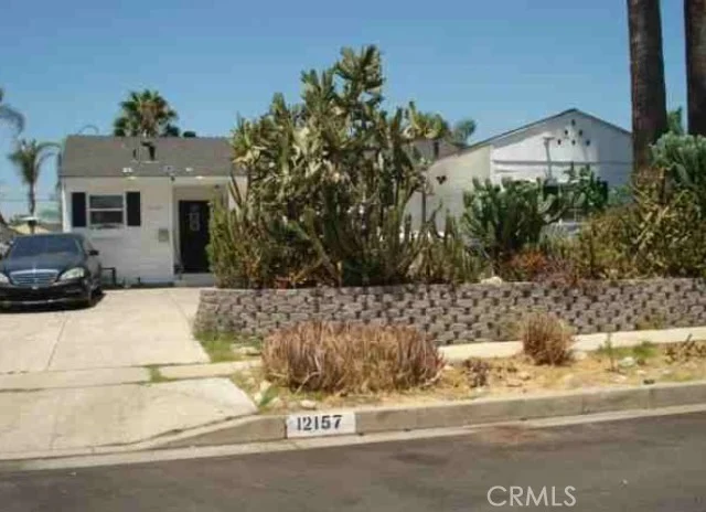 12157 Lull, Los Angeles