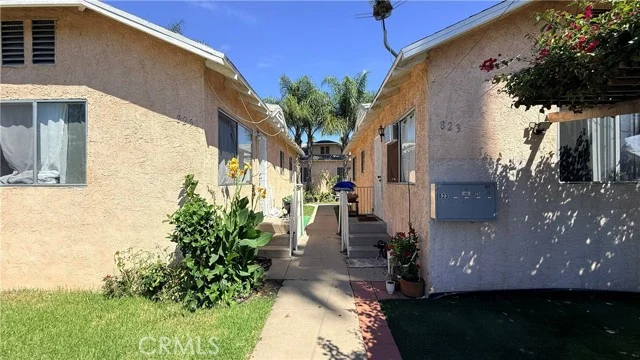 823 W 81st photo 2