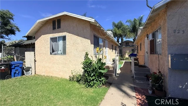 823 W 81st photo 4