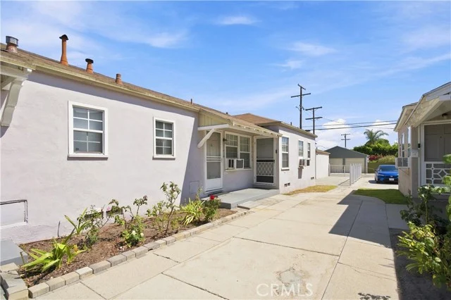 11418 Victory Boulevard photo 4