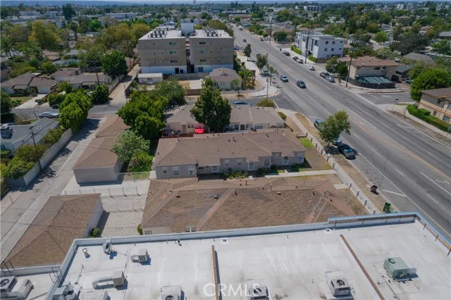 11418 Victory Boulevard photo 5