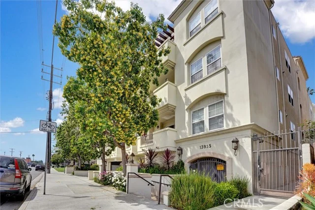 13935 Burbank Boulevard #105, Van Nuys