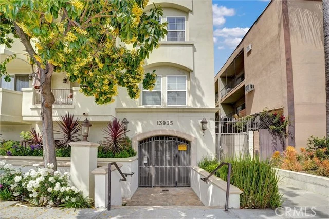 13935 Burbank Boulevard #105 photo 2