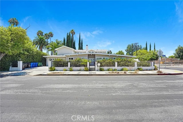 22450 Collins photo 2