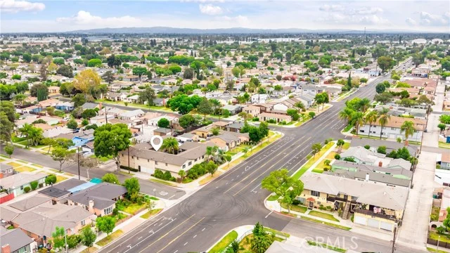 1005 E Harding Street photo 3