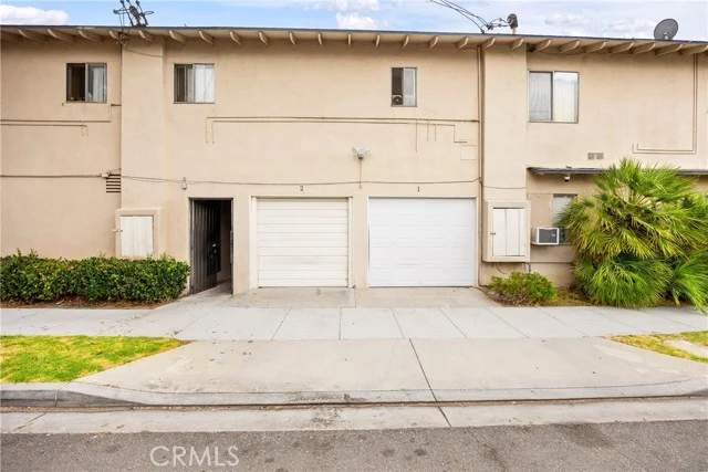1005 E Harding Street photo 4