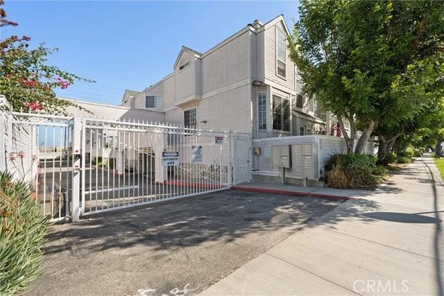 1751 E 68th #12 photo 4