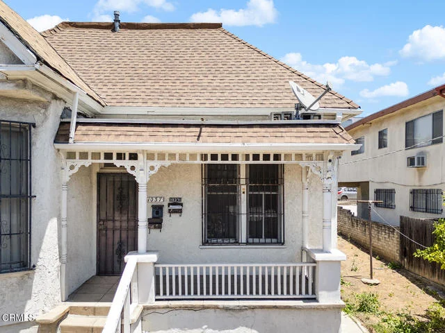 1037 Alpine Street photo 2