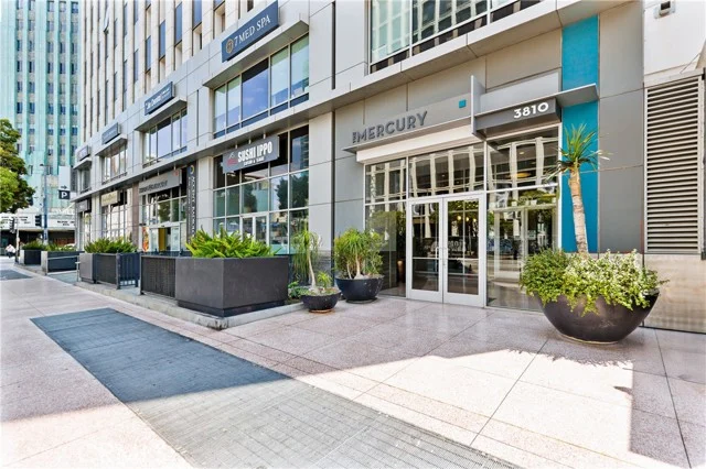 3810 Wilshire Blvd #1811 photo 2