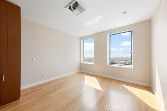 3810 Wilshire Blvd #1811 photo 4